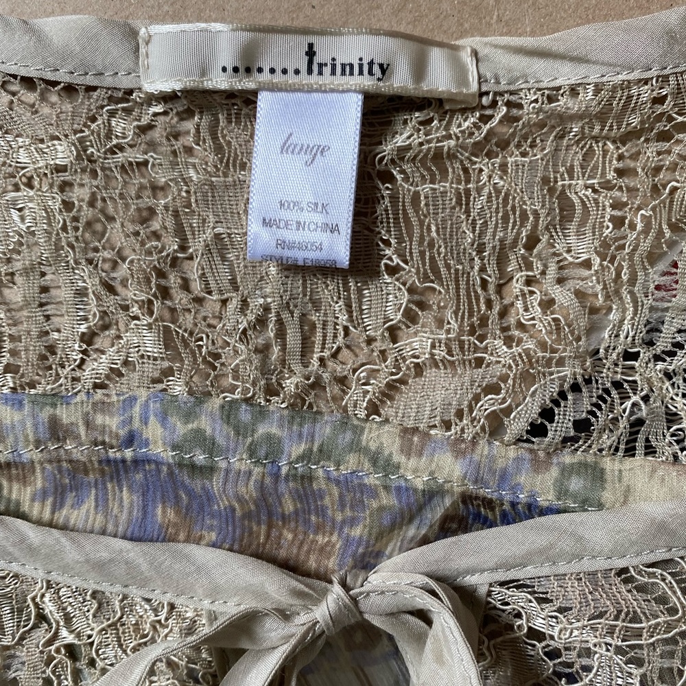 Lovely Trinity Lacy Blouse, L - Picture 5 of 5